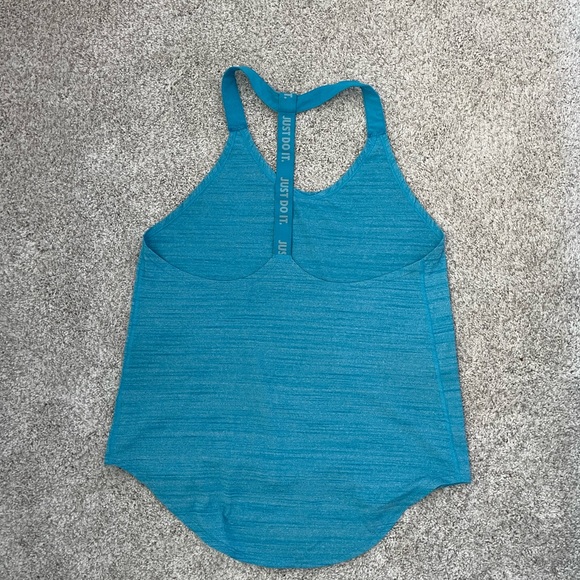 Nike workout tank - Picture 3 of 5